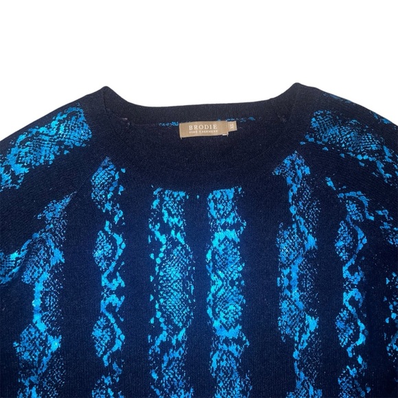Brodie Fine Cashmere Blue Python Snake Long Sleeve Crewneck Sweater - Picture 5 of 5